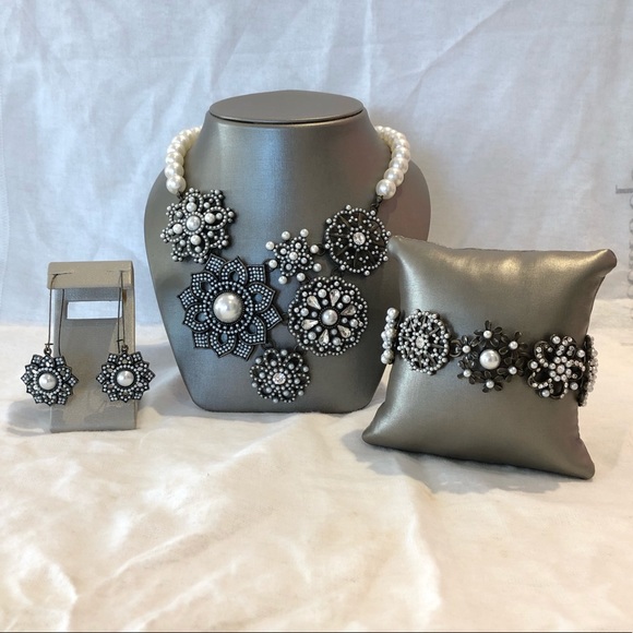 Jewelry Set - Picture 1 of 6